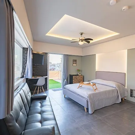 Tiny Penthouse, Big Terrace Apartment Kalamata