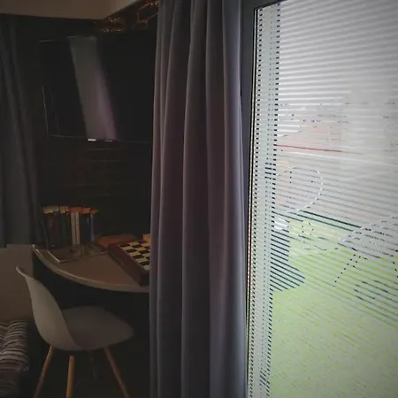 Tiny Penthouse, Big Terrace Apartment *