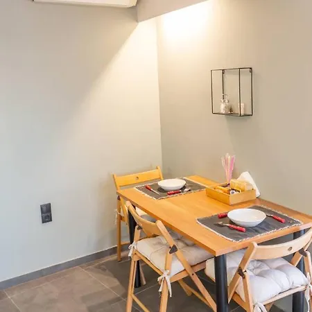 Tiny Penthouse, Big Terrace Apartment *